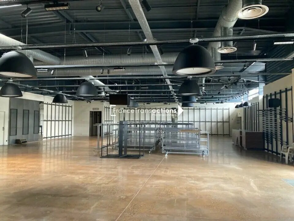 Retail in Auch for lease Interior Photo- Image 1 of 5