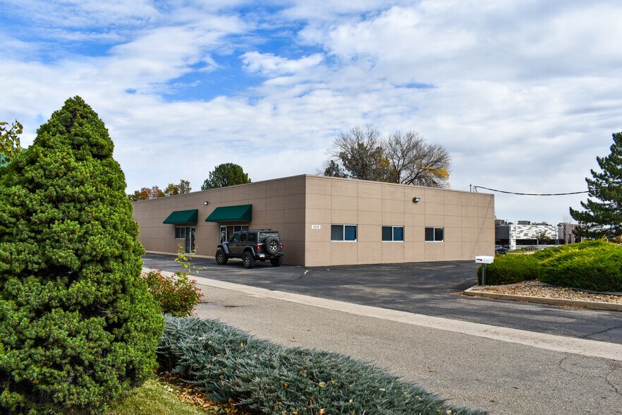 1910 Pike Rd, Longmont, CO for lease - Building Photo - Image 1 of 4