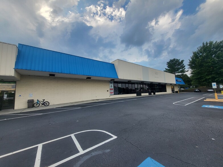 2111 Asheville Hwy, Hendersonville, NC for lease - Building Photo - Image 3 of 8