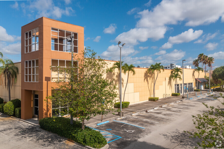 7676 Peters Rd, Plantation, FL for lease - Building Photo - Image 1 of 14