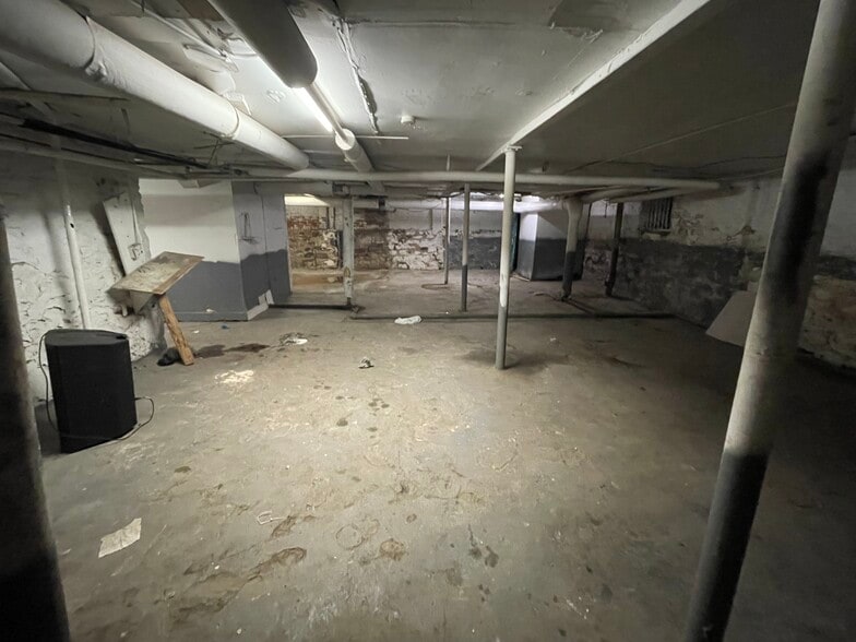 666 Dumont Ave, Brooklyn, NY for lease - Building Photo - Image 2 of 9