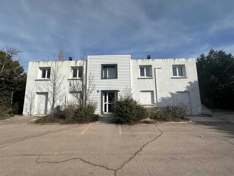 Office in Aix-en-Provence for lease - Building Photo - Image 1 of 3