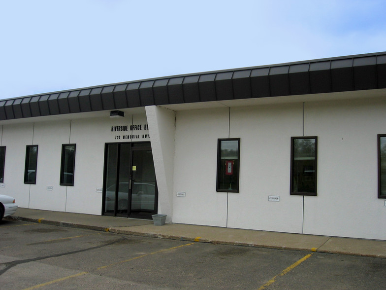 721-723 Memorial Hwy, Bismarck, ND for lease - Building Photo - Image 1 of 1