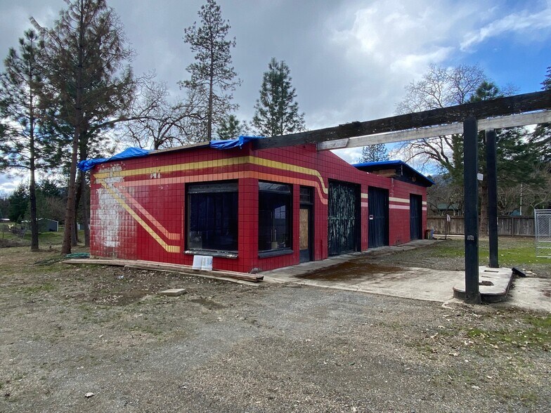 8666 E Evans Creek Rd, Rogue River, OR for sale - Primary Photo - Image 1 of 1