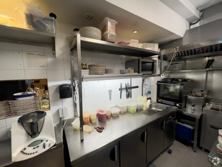 Retail in Madrid, Madrid for lease Interior Photo- Image 1 of 4