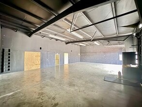 5411 Brookglen Dr, Houston, TX for lease Interior Photo- Image 2 of 6