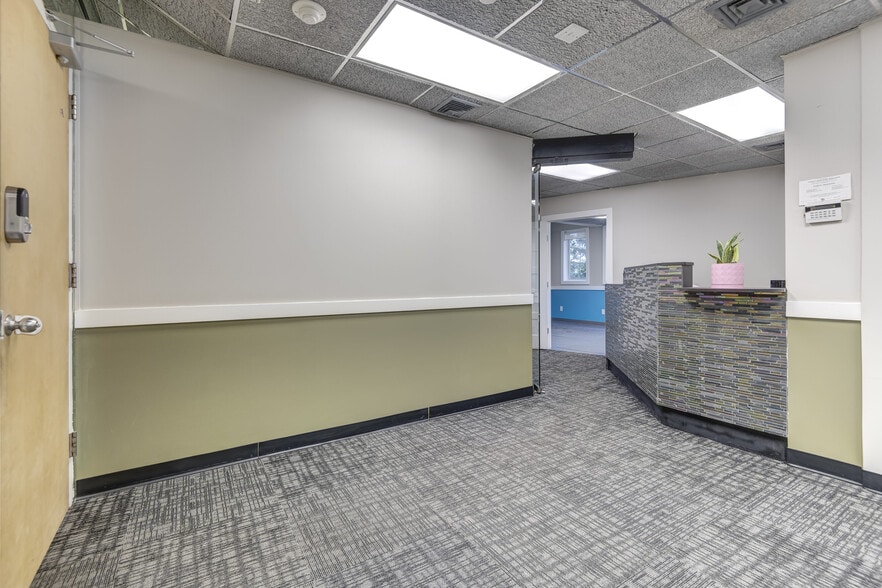 1575 Hillside Ave, New Hyde Park, NY for sale - Building Photo - Image 3 of 27