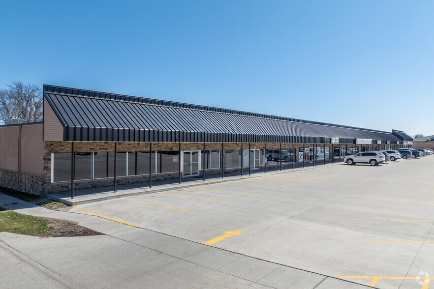 613-711 S Ankeny Blvd, Ankeny, IA for sale - Primary Photo - Image 1 of 1