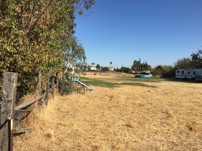 8533 Gerber Rd, Sacramento, CA 95828