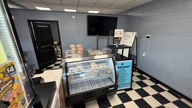 2921-2937 Gibbon Rd, Charlotte, NC for lease Interior Photo- Image 1 of 10