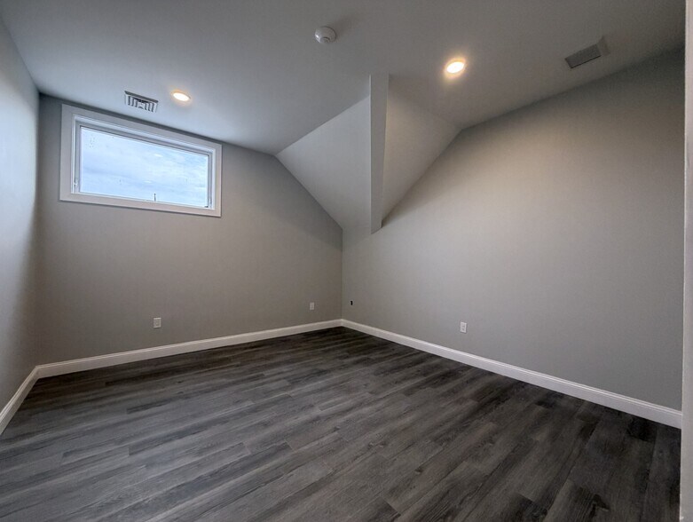 2 Peter Rd, Bristol, RI for lease - Building Photo - Image 3 of 10
