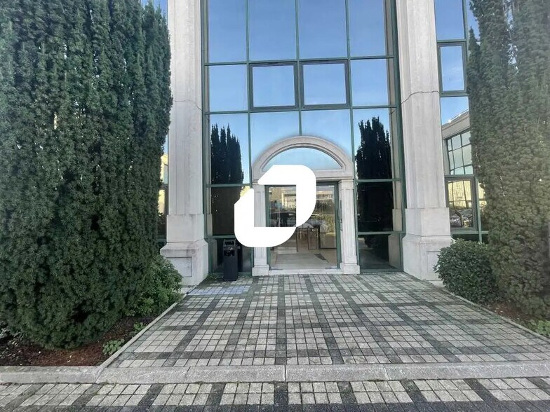 Office in Villebon-sur-Yvette for lease - Lobby - Image 3 of 13