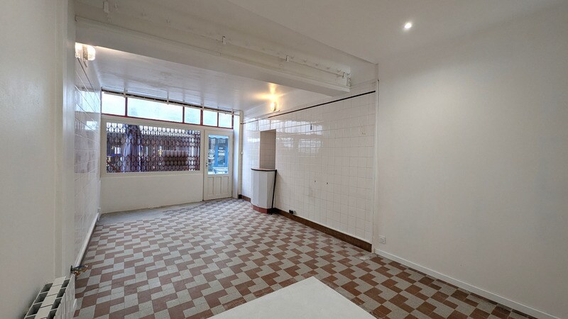 Retail in Avallon for lease Building Photo- Image 1 of 8