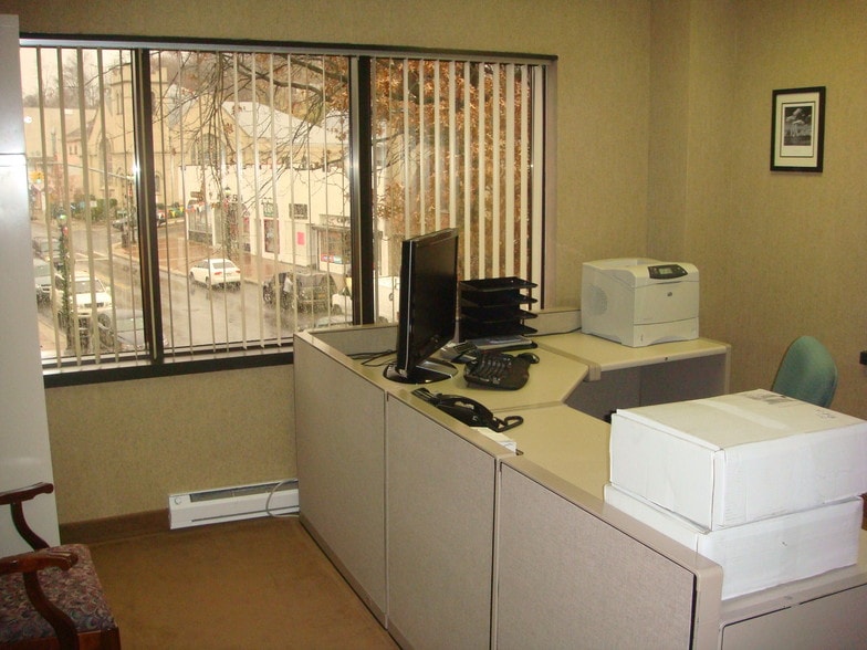 3 School St, Glen Cove, NY for lease - Interior Photo - Image 3 of 24