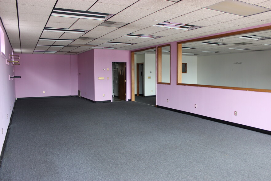 1384-1388 Dixwell Ave, Hamden, CT for lease - Interior Photo - Image 2 of 41