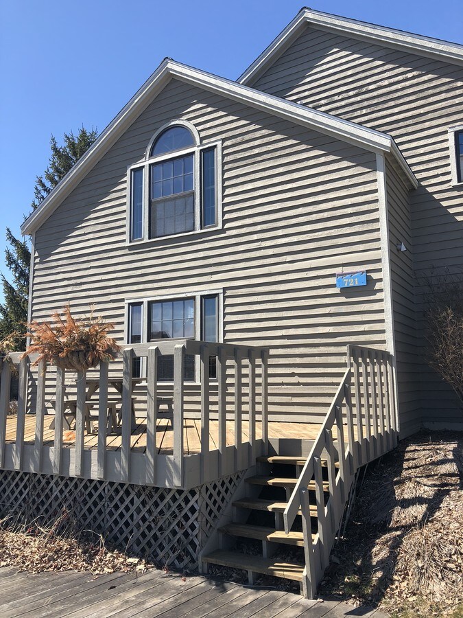 721 Riverfront Dr, Sheboygan, WI 53081