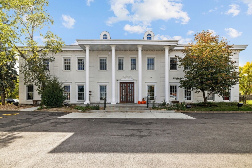 611 W Jefferson St, Shorewood, IL for lease - Building Photo - Image 1 of 17