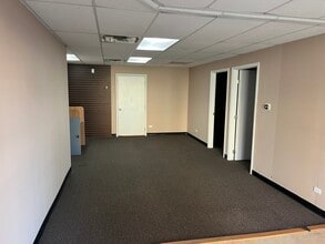 4805 Greenwood St, Skokie, IL for lease Interior Photo- Image 2 of 8