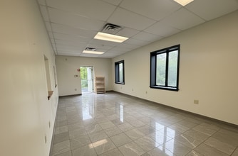 295B WindyBush, New Hope, PA for lease Interior Photo- Image 1 of 10