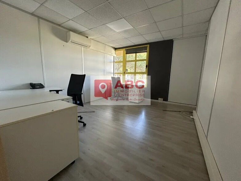Office in Montpellier for lease - Interior Photo - Image 2 of 11