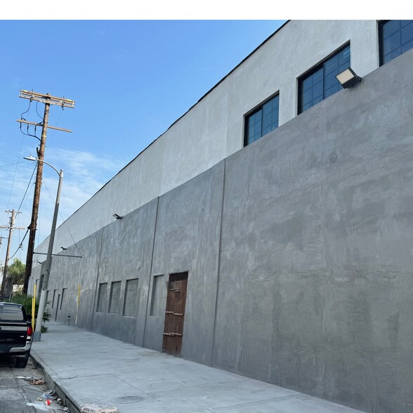 8730 Crocker St, Los Angeles, CA for lease - Building Photo - Image 2 of 15