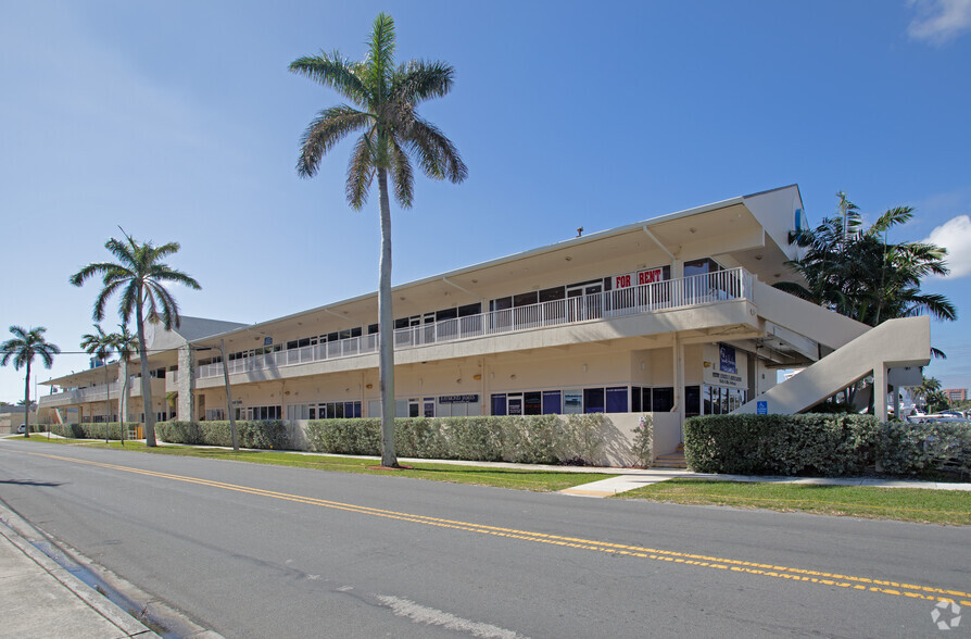 101 N Riverside Dr, Pompano Beach, FL for lease - Building Photo - Image 3 of 9