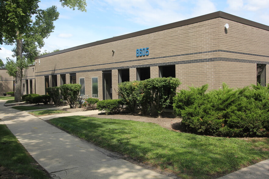 8601 W Bryn Mawr Ave, Chicago, IL for lease - Building Photo - Image 1 of 12