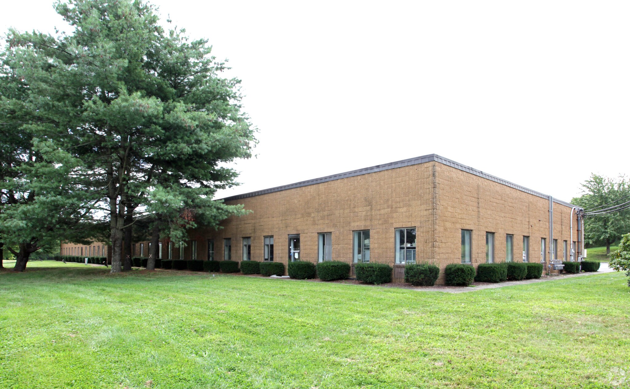 227 State Route 33, Manalapan Township, NJ for sale Primary Photo- Image 1 of 1