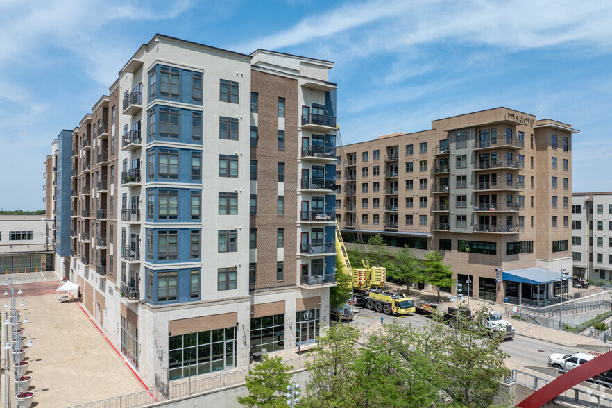 3870 Ponte Ave, Addison, TX for lease - Building Photo - Image 1 of 1