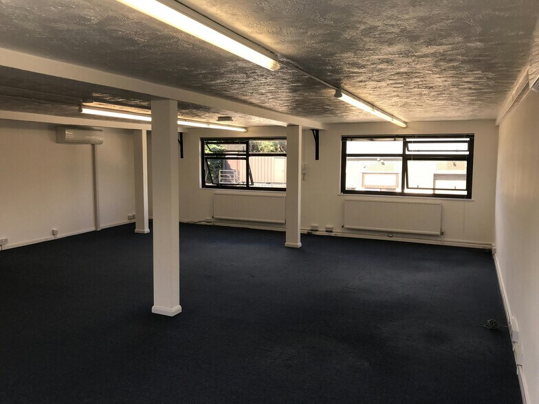 Reading Rd, Reading for lease - Building Photo - Image 2 of 11