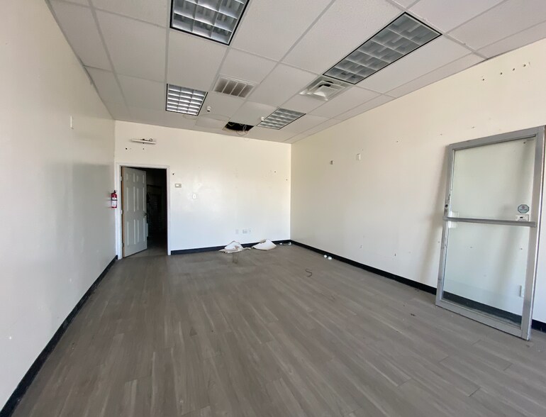 8108 S Polk St, Dallas, TX for lease - Building Photo - Image 3 of 4