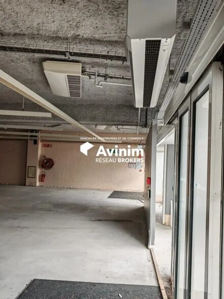 Retail in Parthenay for sale - Interior Photo - Image 3 of 7