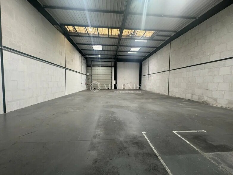 Flex in Villepinte for lease - Interior Photo - Image 2 of 5