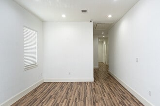 12262 Queenston Blvd, Houston, TX for lease Interior Photo- Image 2 of 14
