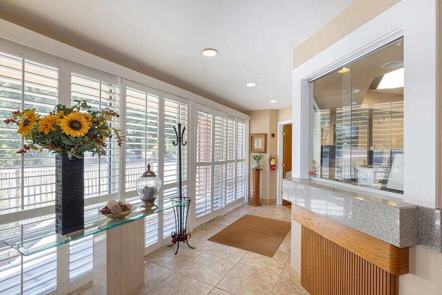 2211 4th St, Santa Rosa, CA for sale - Interior Photo - Image 2 of 24