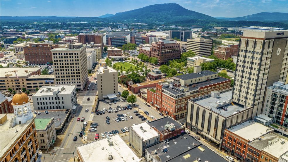 111 E 8th St, Chattanooga, TN for sale - Building Photo - Image 1 of 14