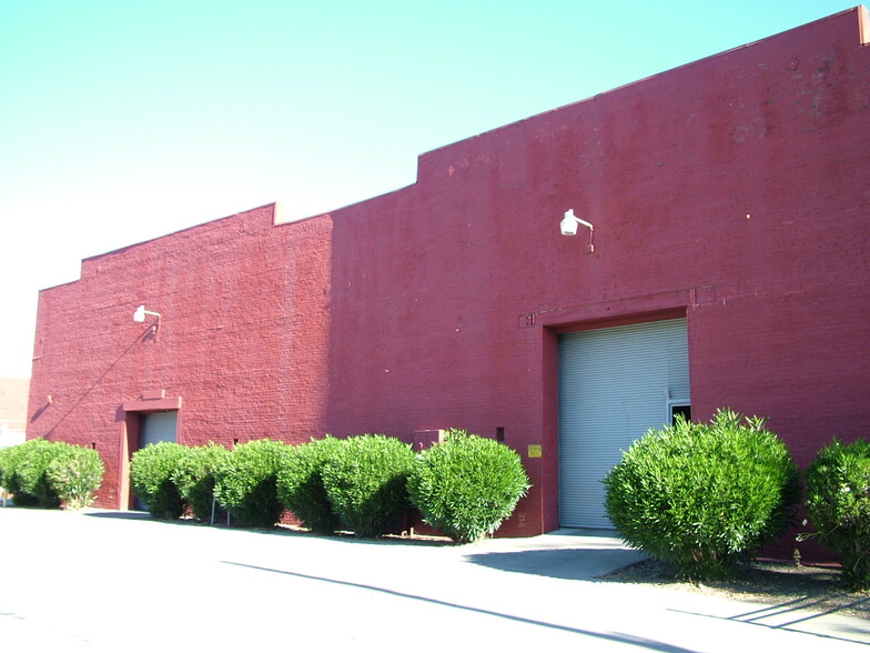 8 W 9th St, Santa Rosa, CA for lease - Building Photo - Image 3 of 16