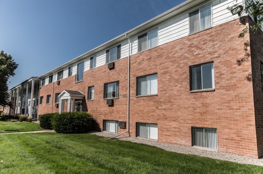 6123 Eastman Ave, Midland, MI 48640