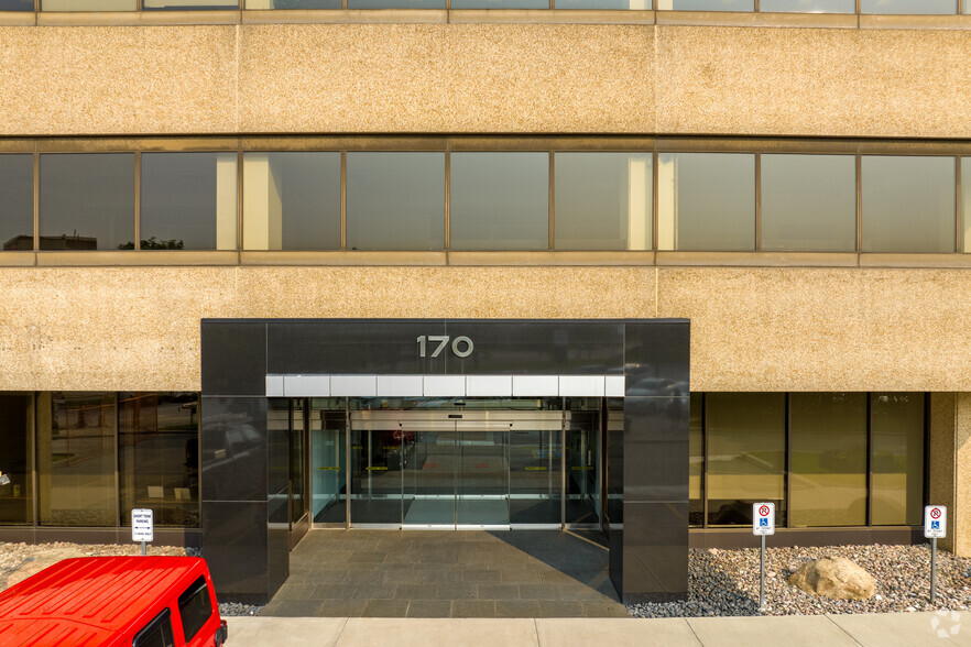 170 Attwell Dr, Toronto, ON for lease - Building Photo - Image 3 of 11