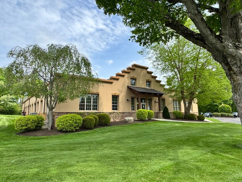 341 West St, Southington, CT for sale - Building Photo - Image 1 of 9