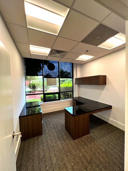 1894-1908 Techny Ct, Northbrook, IL for lease - Building Photo - Image 3 of 5