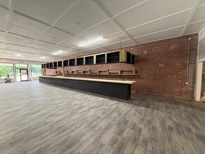 123 E Curtis St, Simpsonville, SC for lease Interior Photo- Image 2 of 10