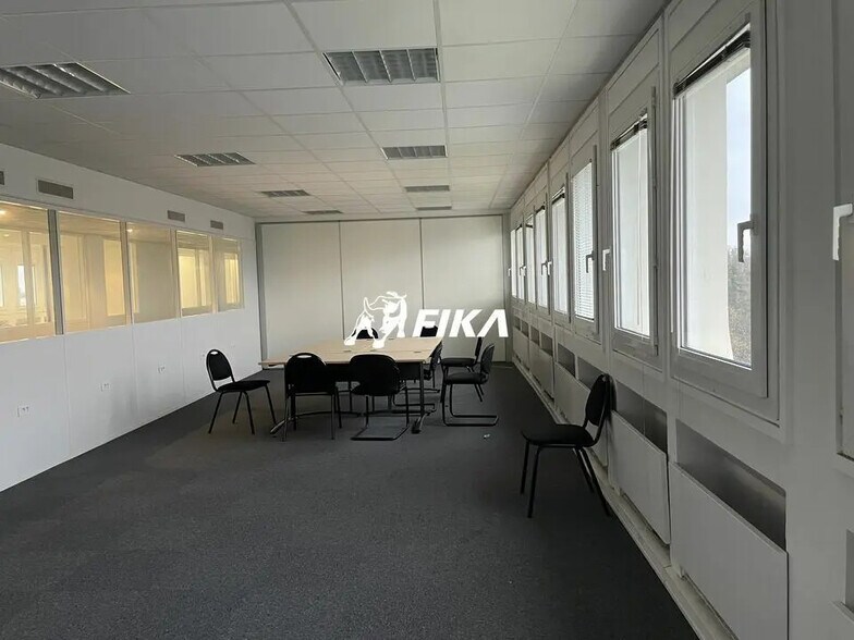 Office in Toulouse for lease - Interior Photo - Image 2 of 6