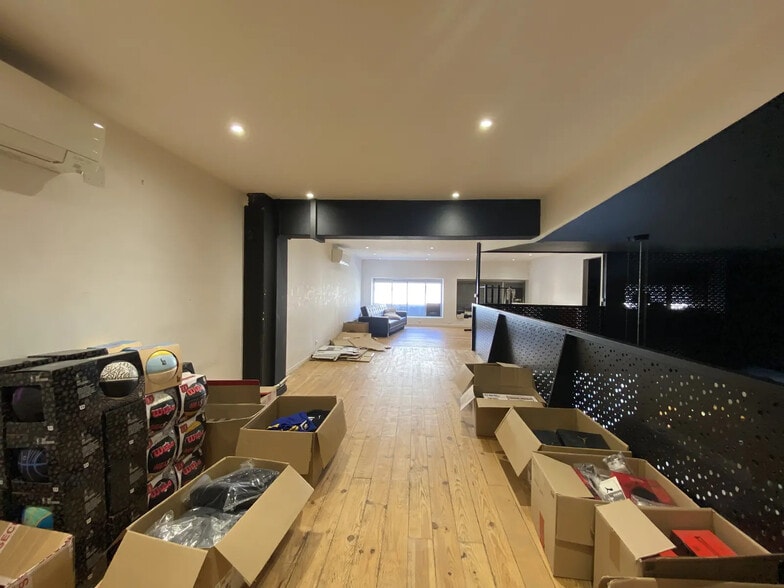 Retail in Bordeaux for lease - Interior Photo - Image 2 of 9