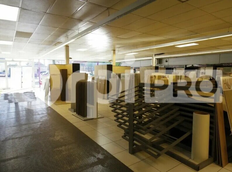 Flex in Soissons for lease - Interior Photo - Image 1 of 10