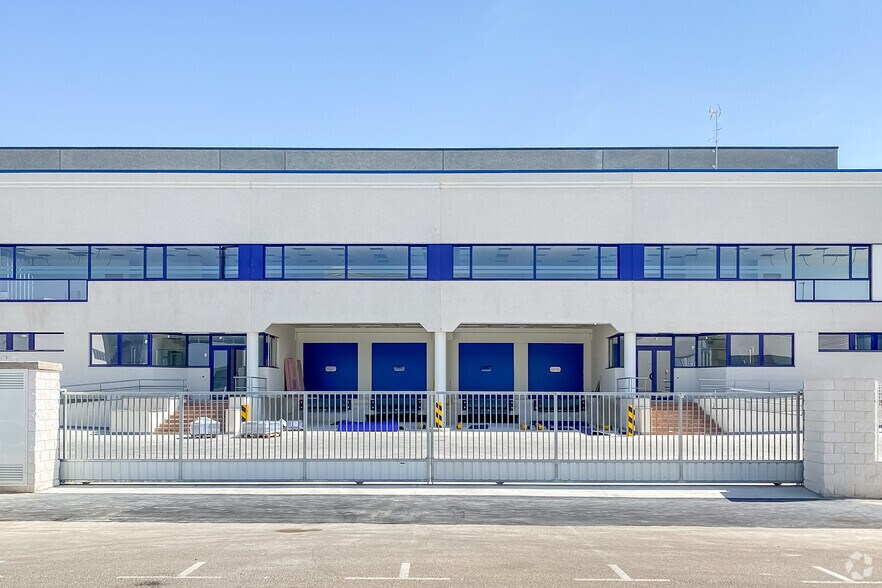 Calle de los Vidrieros, 1, San Fernando de Henares, Madrid for sale - Primary Photo - Image 1 of 1