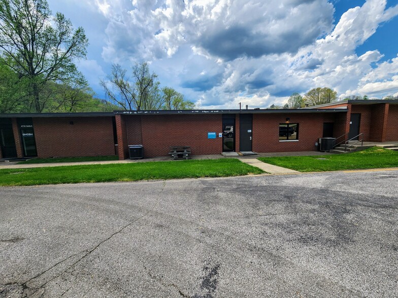 4710 Chimney Dr, Big Chimney, WV for lease - Building Photo - Image 3 of 5