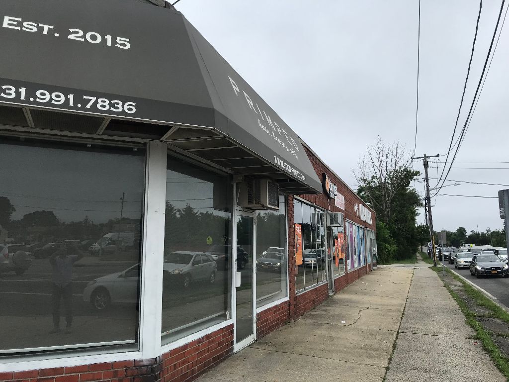 18451849 Straight Path, Lindenhurst, NY 11757