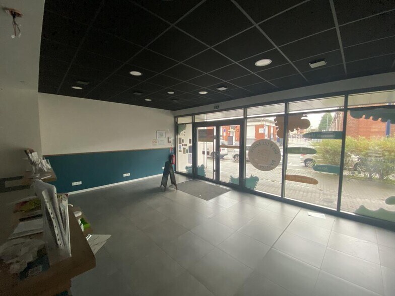 Office in Pérenchies for lease - Lobby - Image 3 of 3