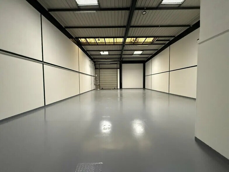 Office in Villepinte for lease - Interior Photo - Image 1 of 5